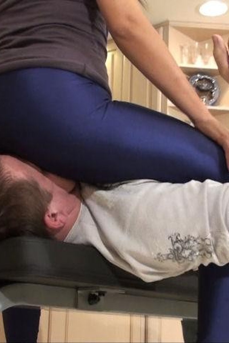 Noe - Blue Spandex Bitch (Full Weight Smothering) - Screenshot 1 of 4 - Domination