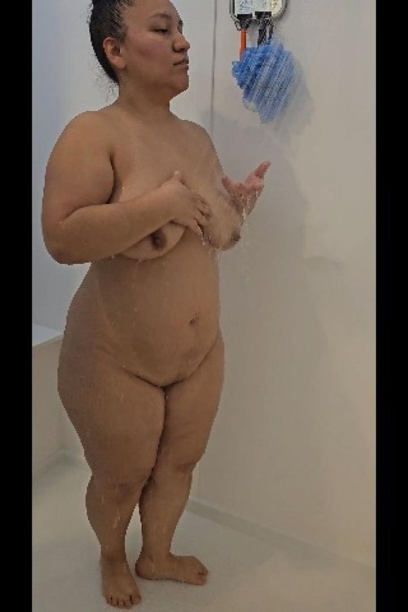 Quick Shower - Screenshot 1 of 4 - Fingering