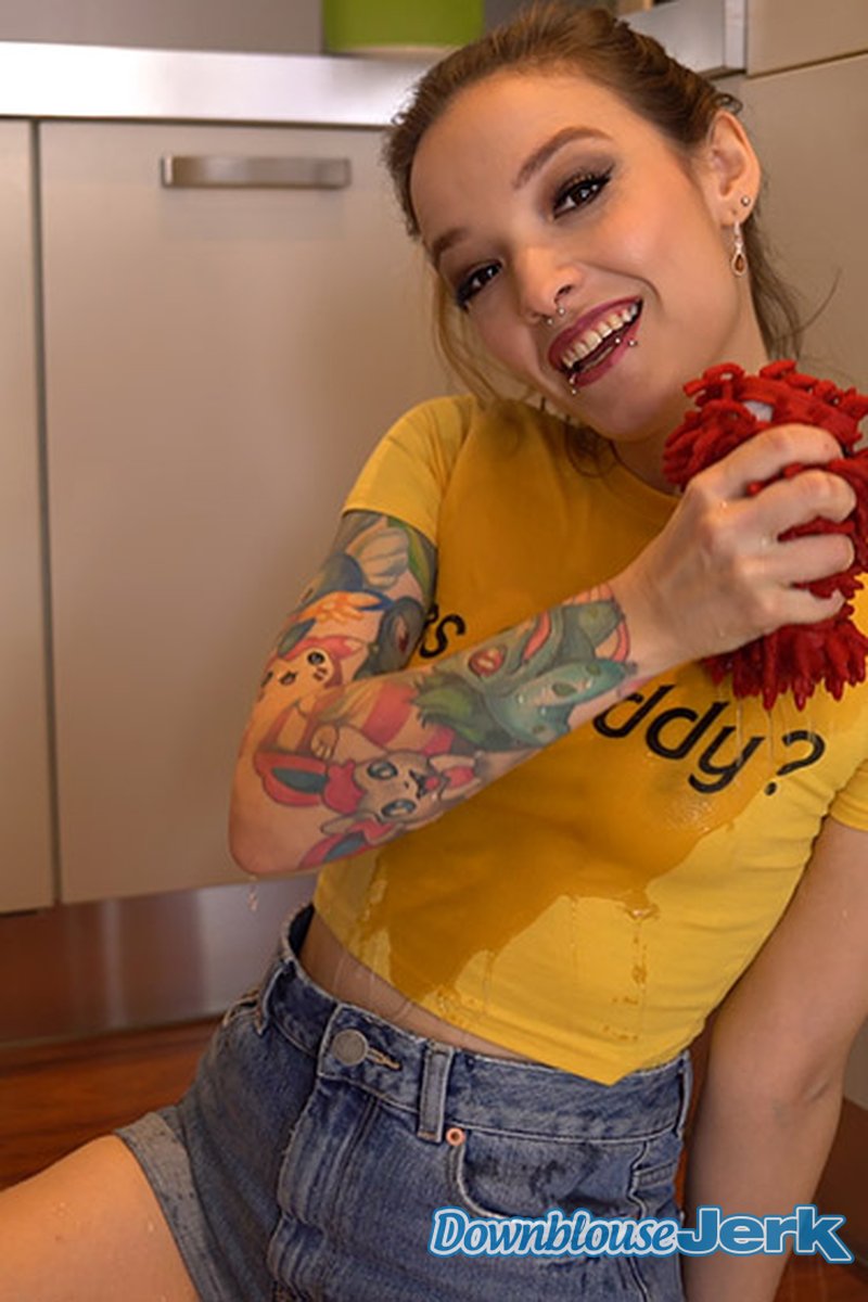 Messy Work - Screenshot 1 of 4 - Kylie Nymphette