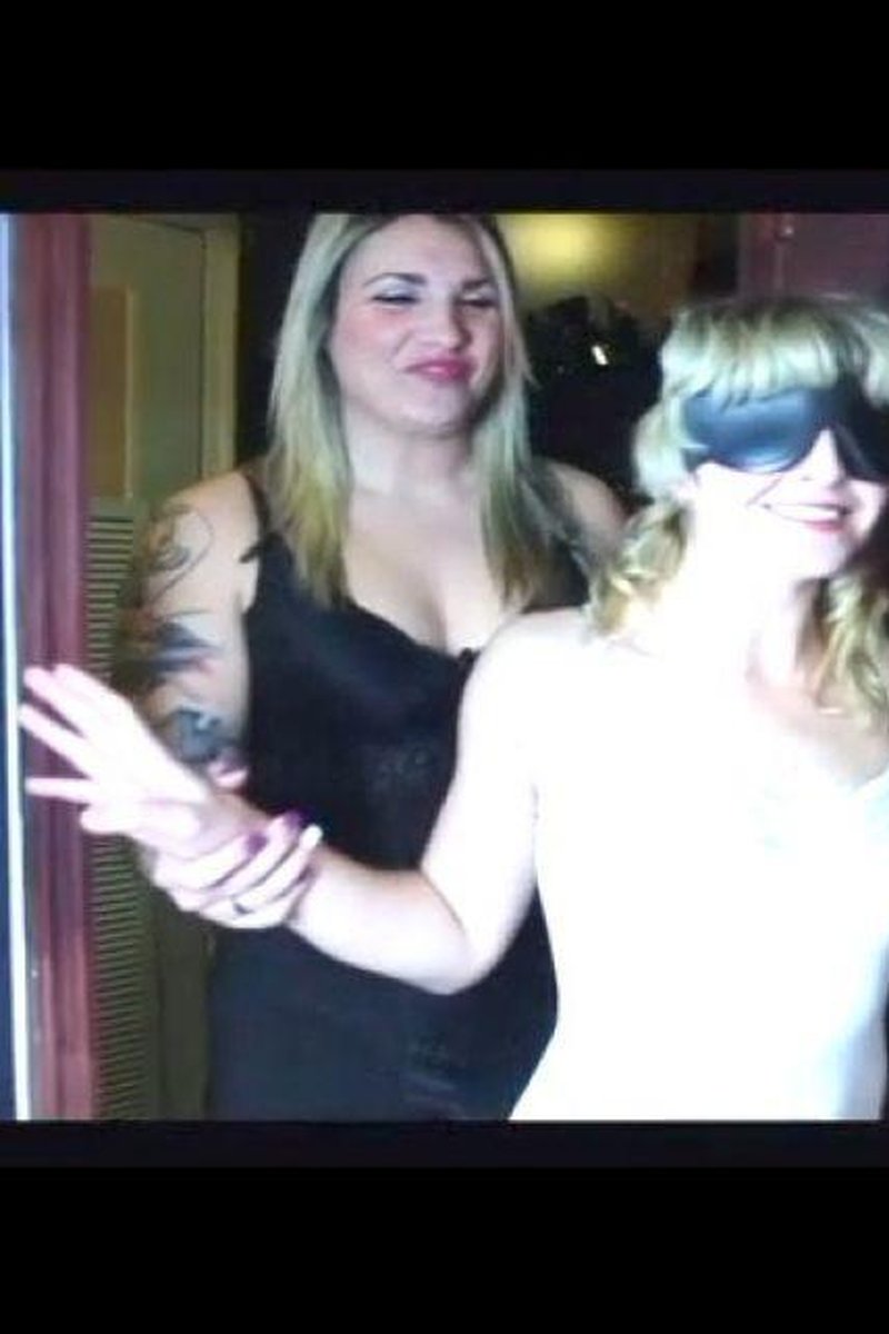 Simone's First Orgasm - Screenshot 1 of 4 - Bisexual