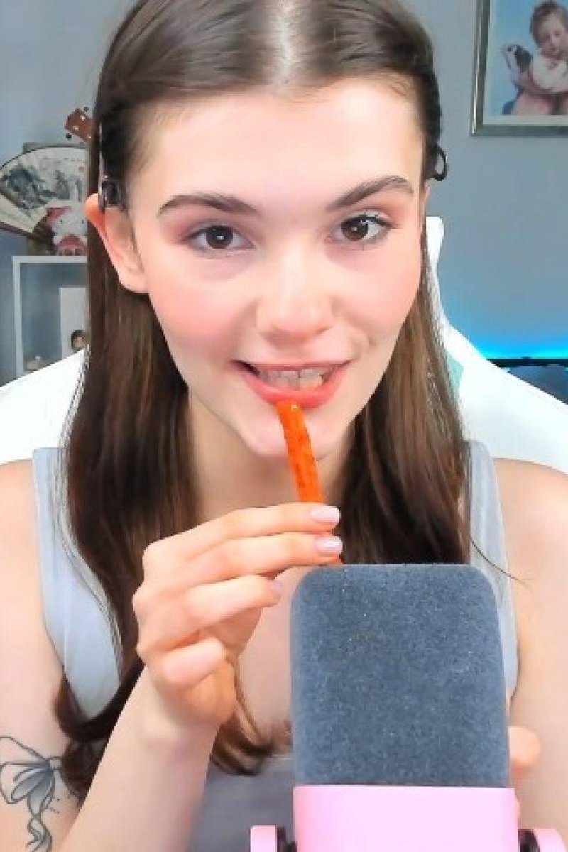 ASMR Easting Session - Screenshot 1 of 4 - Brown Eyes