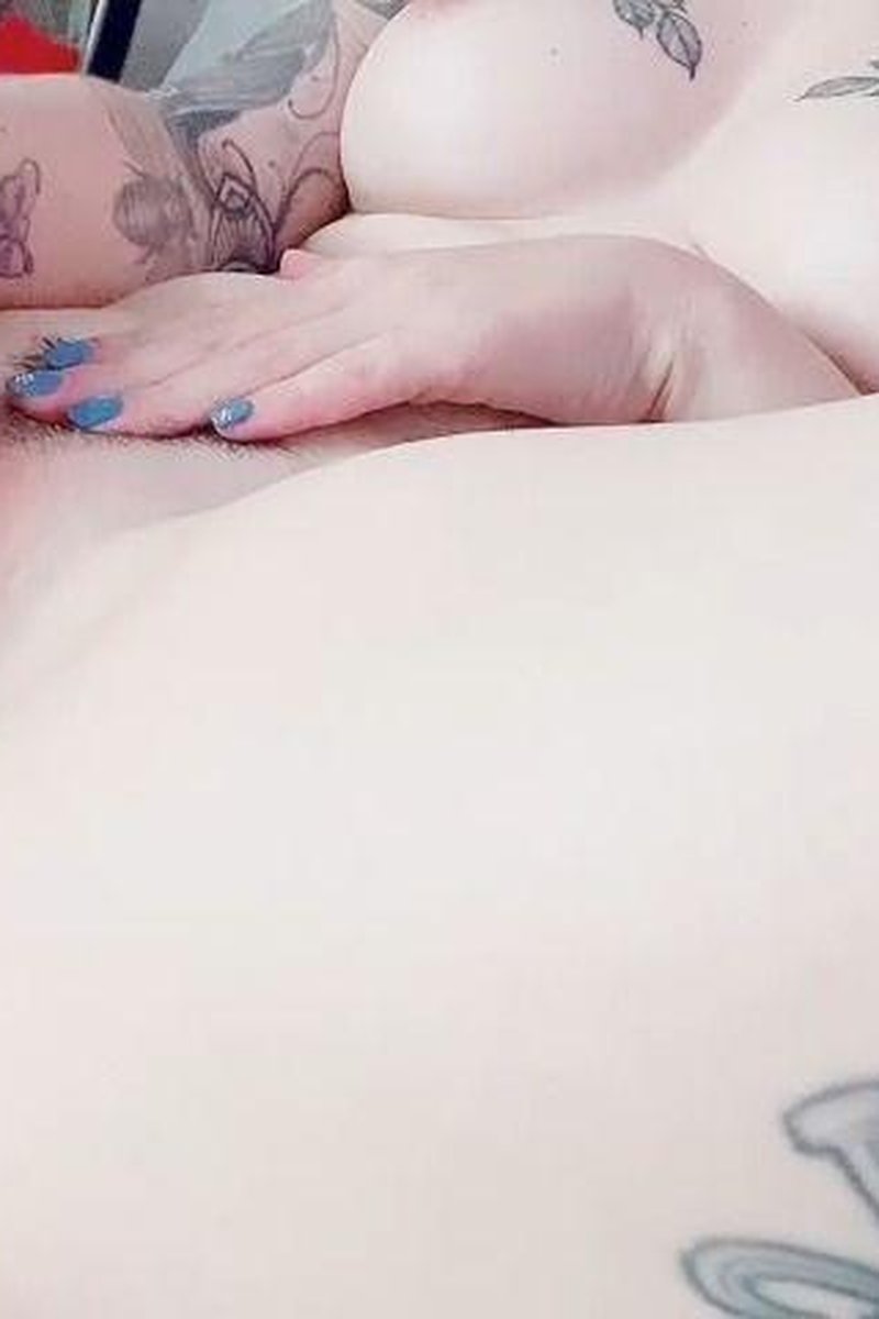 Big Buttplug Fuck - Screenshot 1 of 4 - Anal