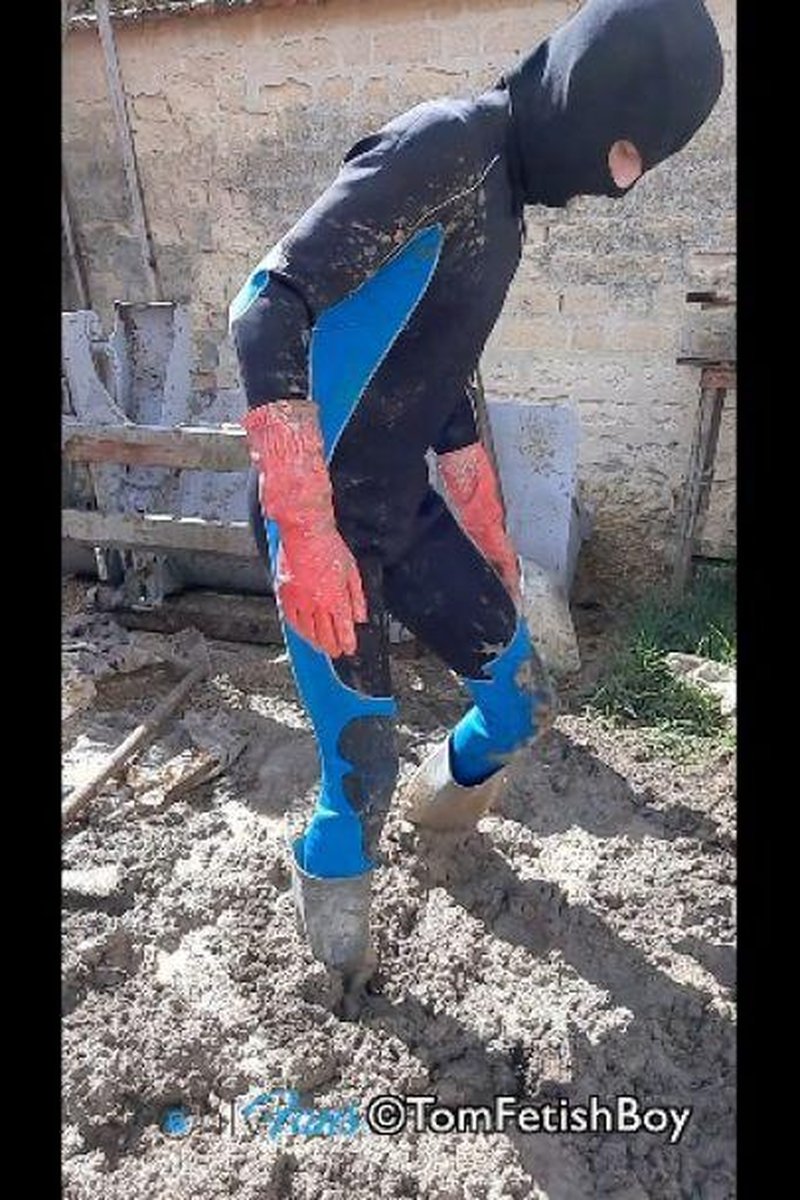 Wetsuit Mud Bath - Screenshot 1 of 4 - Boots