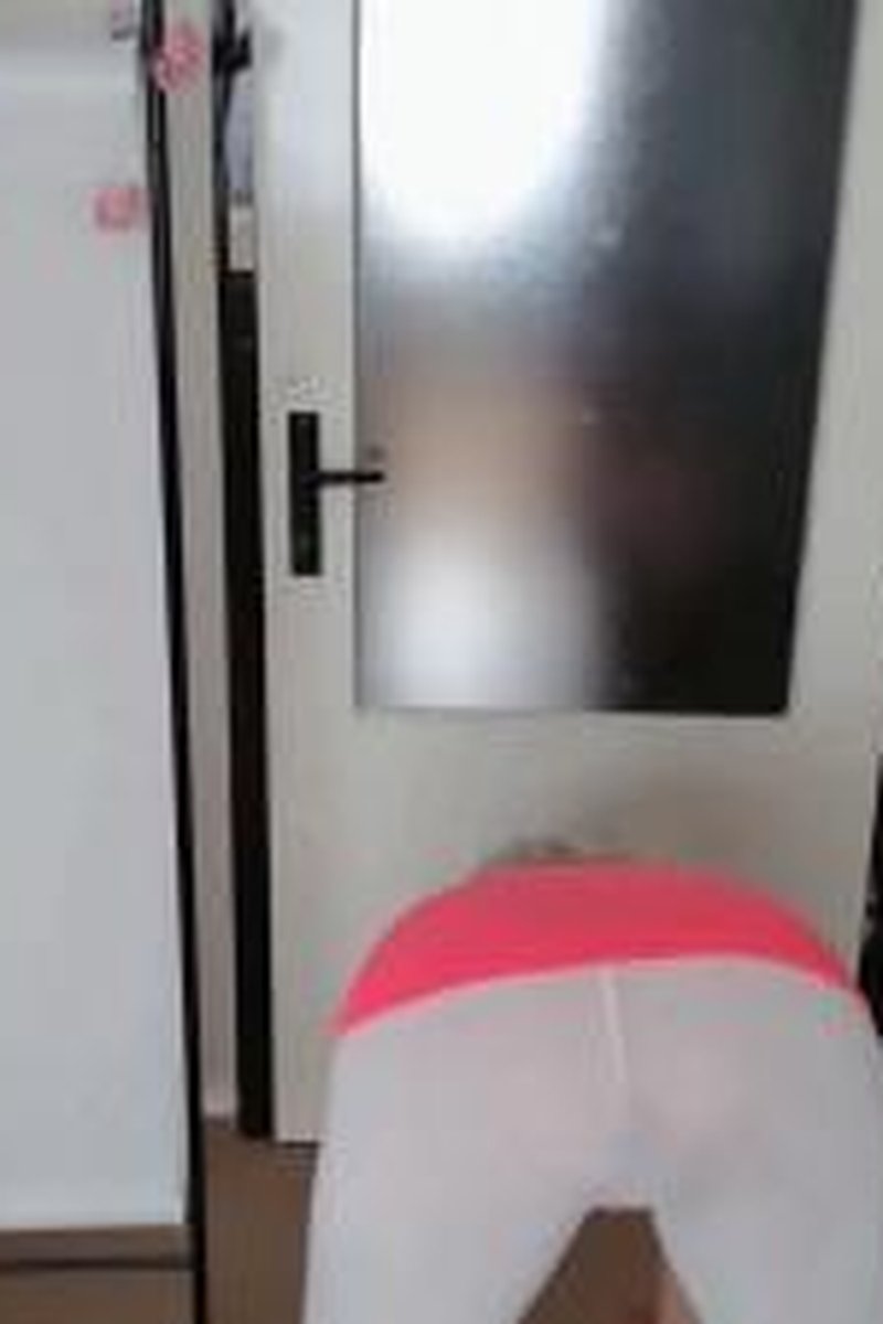 Need A Pee When Exercising - Screenshot 1 of 4 - Blonde Hair (Female)