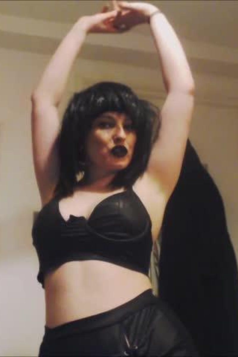 Growing Giant With Gothic Pixie - Screenshot 1 of 4 - Body Worship