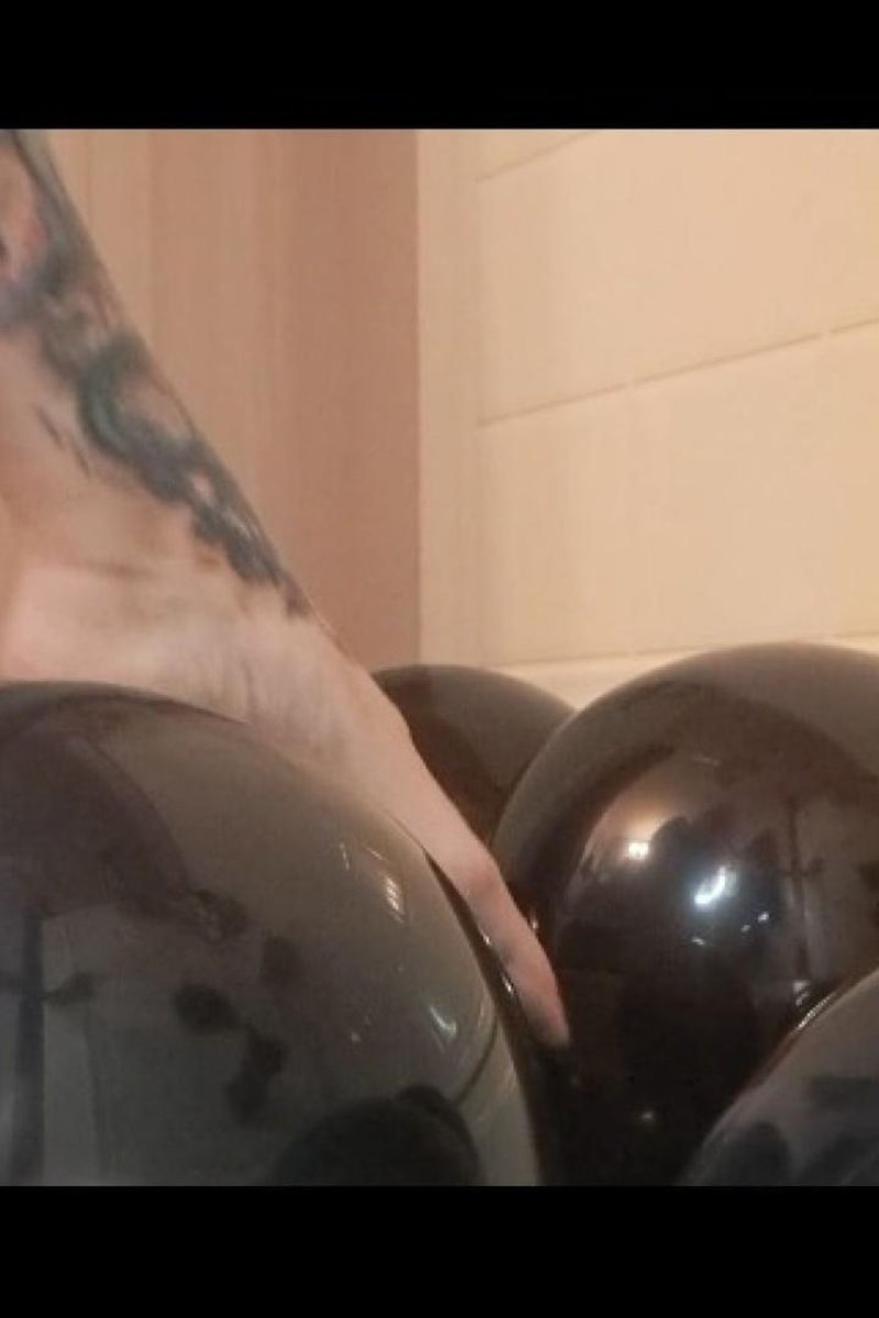 Balloon Bath - Screenshot 1 of 4 - Balloon Fetish