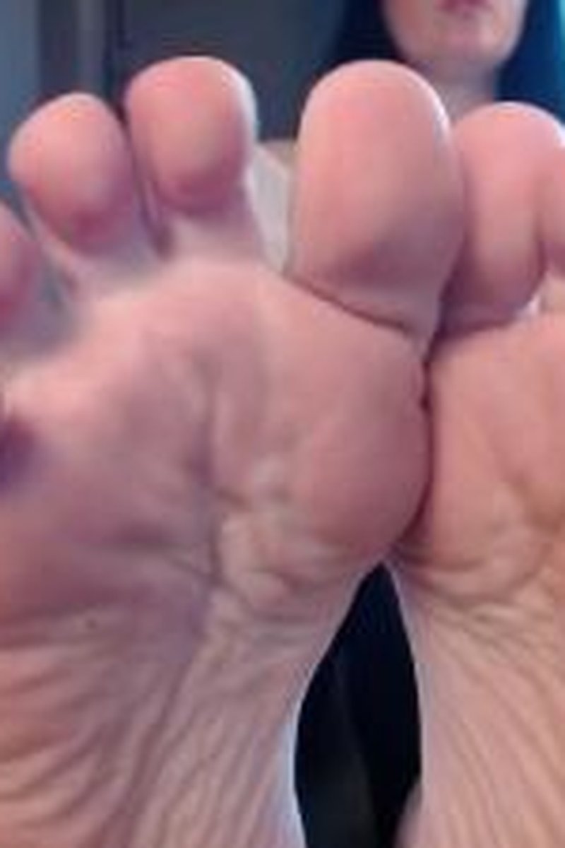 Toes Spread - Screenshot 1 of 4 - Foot Fetish