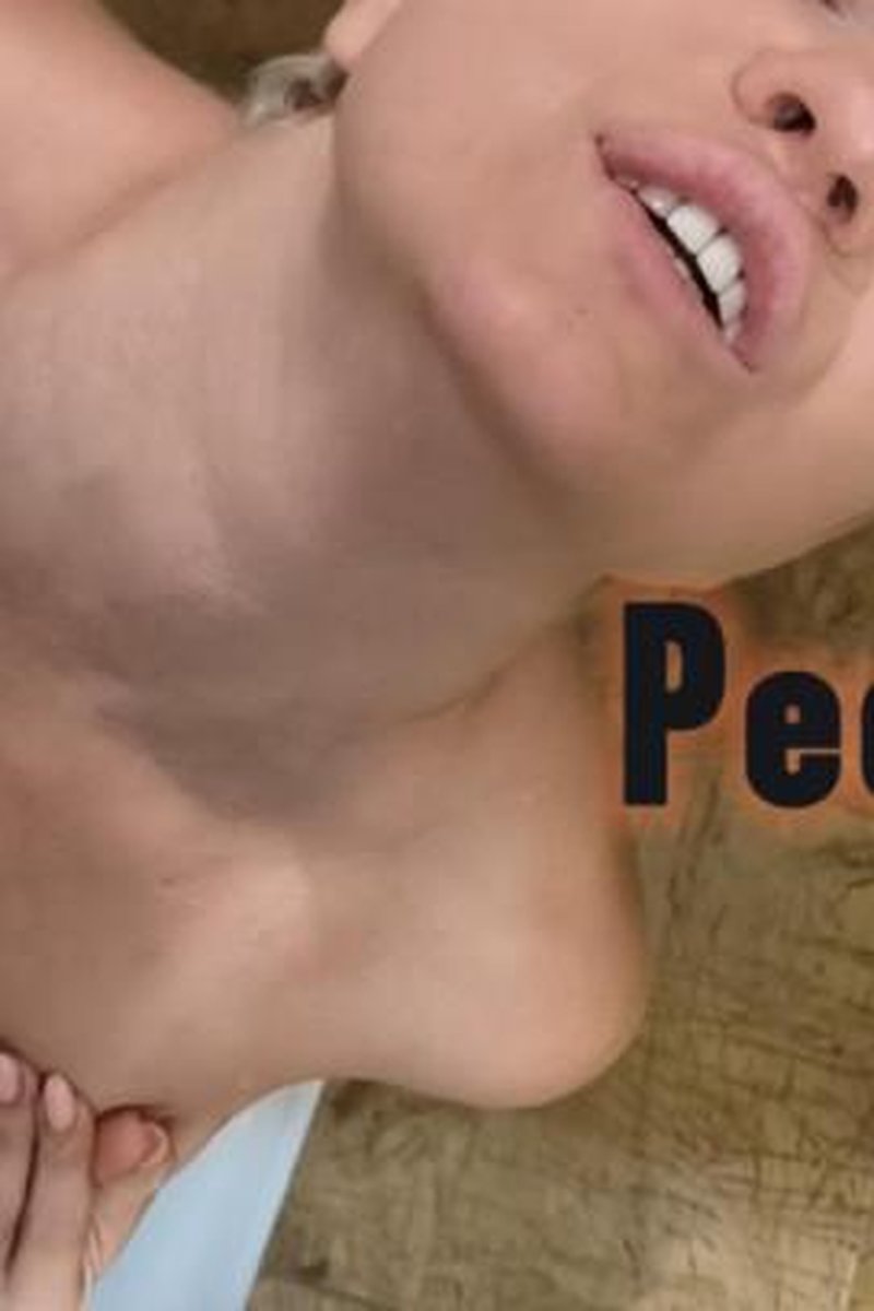 Peed On My Ass And Body After Suck - Screenshot 1 of 4 - Blonde Hair (Female)