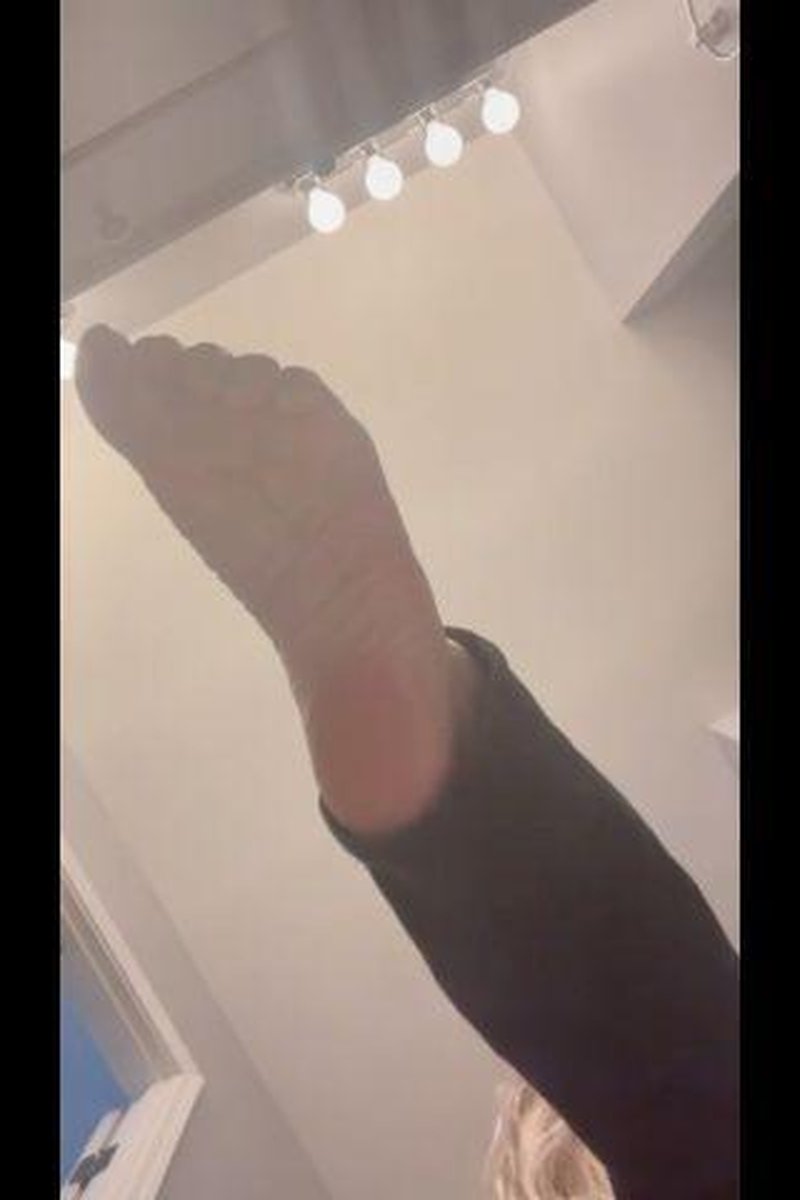 Below Me - Screenshot 1 of 4 - BBW