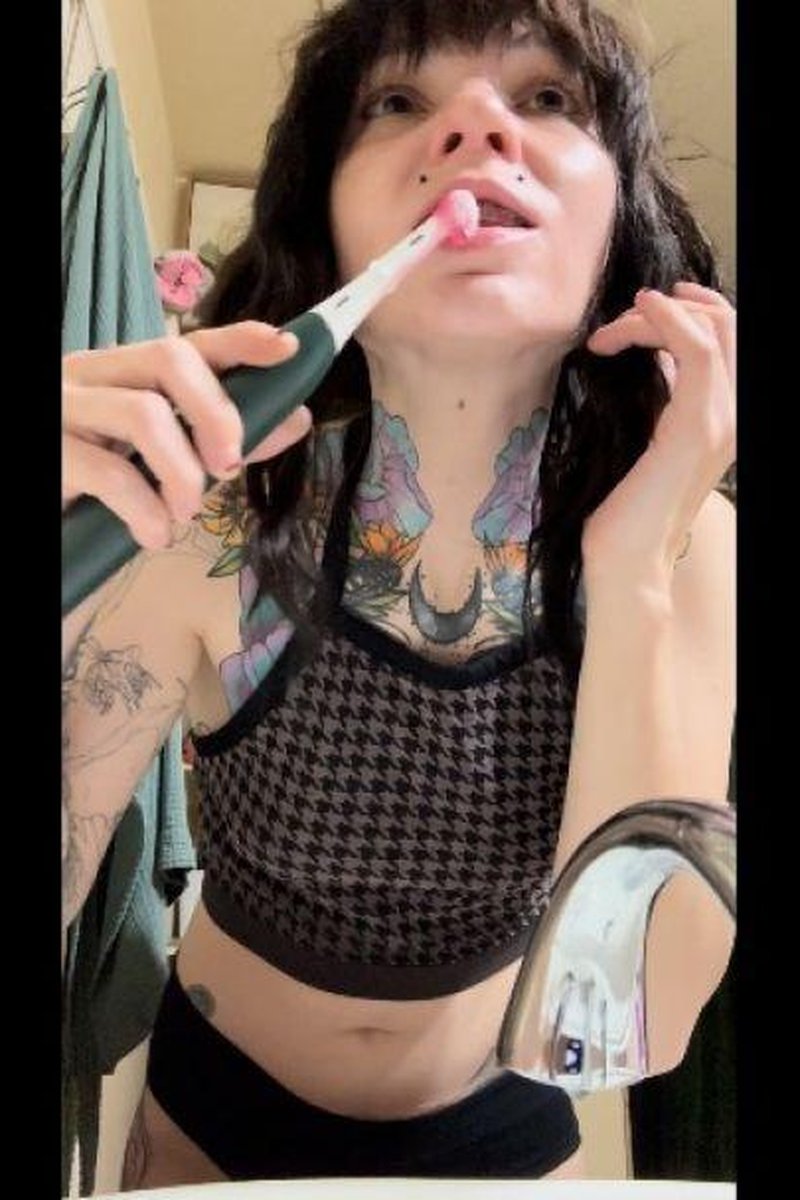 Brushing My Teeth - Screenshot 1 of 4 - Adorable