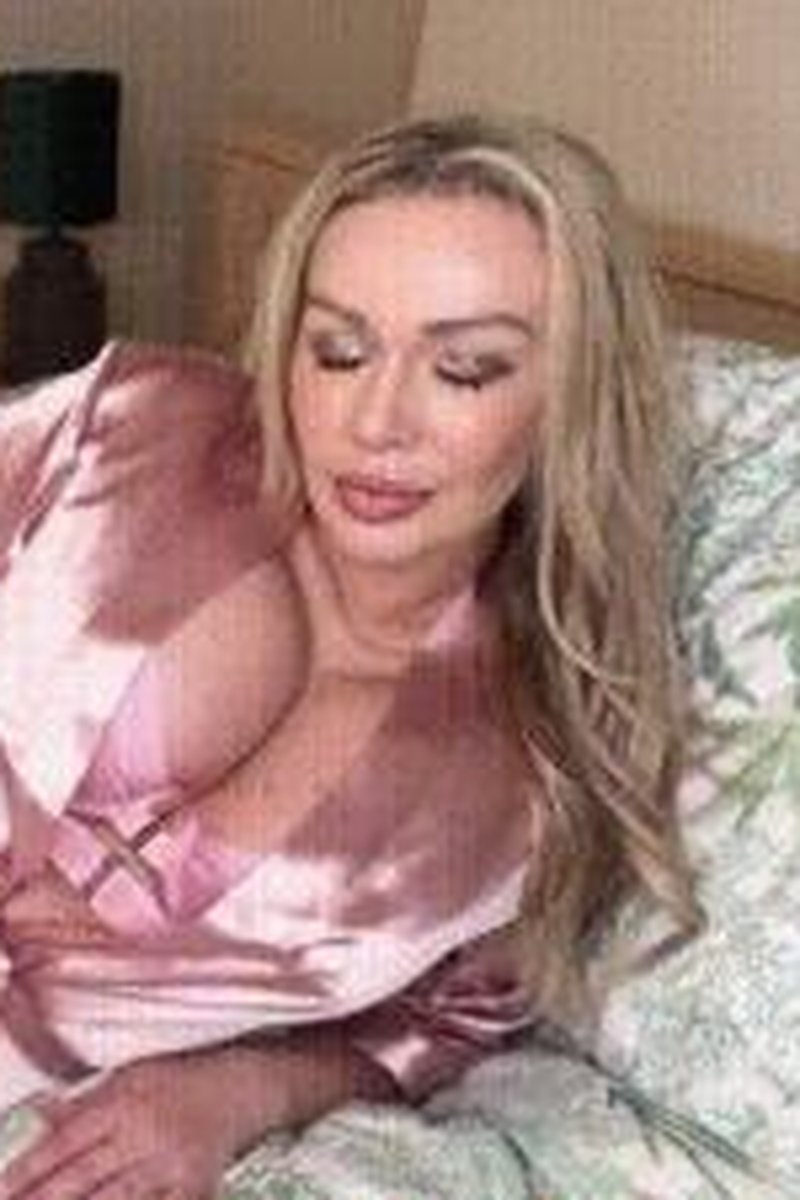 Satin Tease - Screenshot 1 of 4 - Ass Slapping