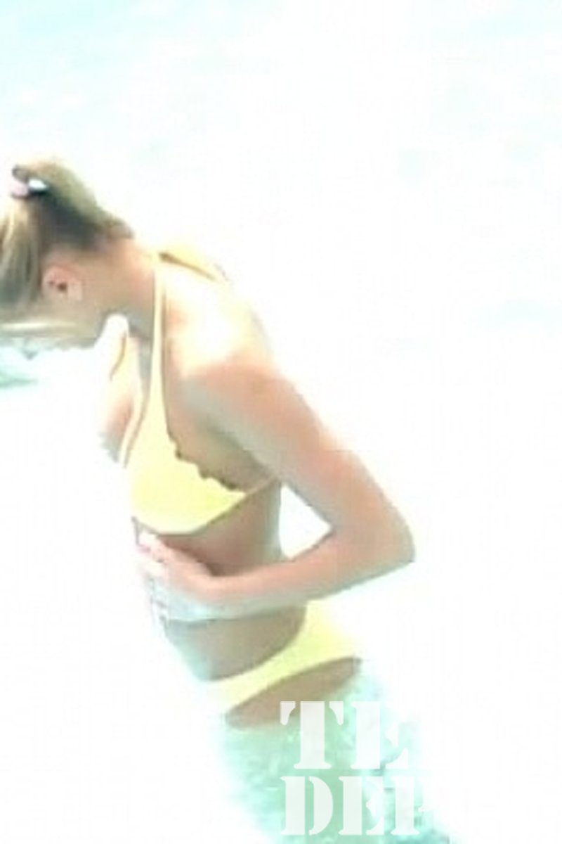 Denisa - Screenshot 1 of 4 - Teen (18-22)