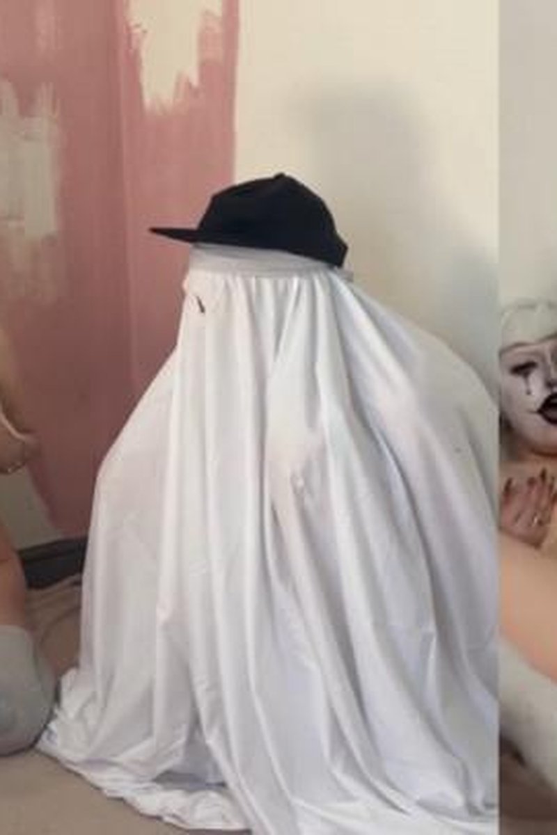 The Spooky Ghost - Screenshot 1 of 4 - Blowjob