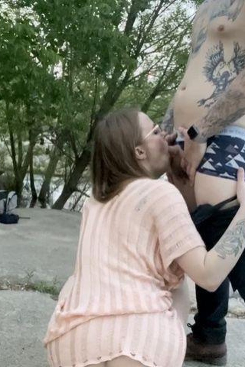 Suck And Fuck On Rocks At River - Screenshot 1 of 4 - Amateur