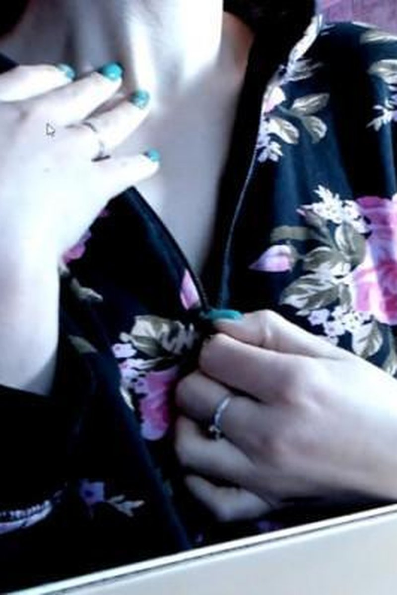 Grabbing Tits - Screenshot 1 of 4 - Grabbing