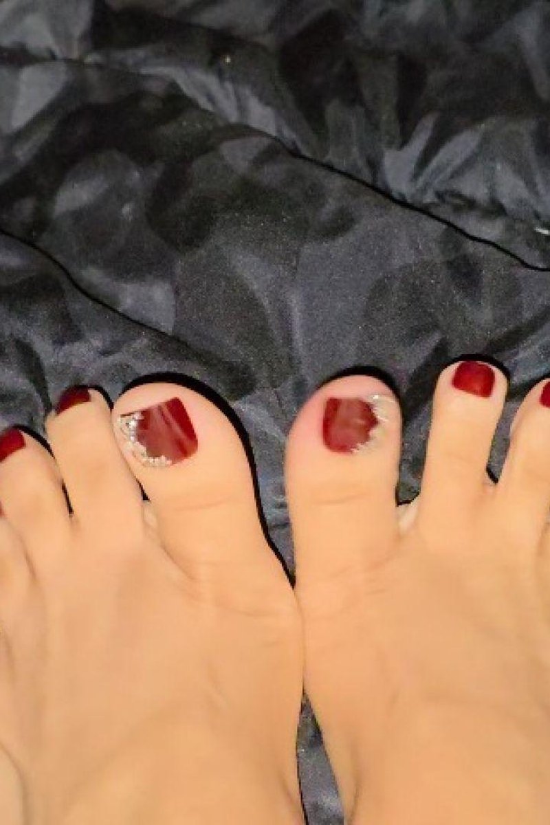 Toe Wiggles - Screenshot 1 of 4 - Feettease