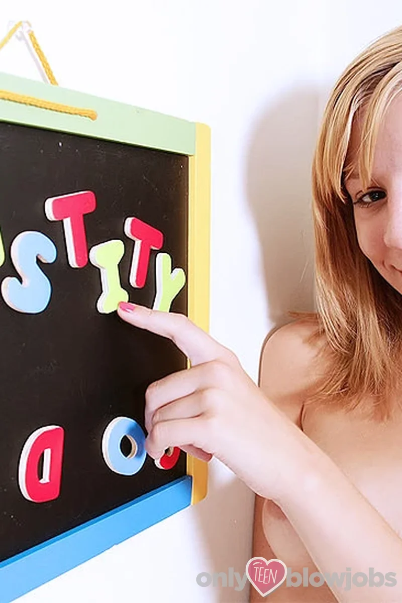 Chastity Lynn - Screenshot 1 of 4 - Blond Hair