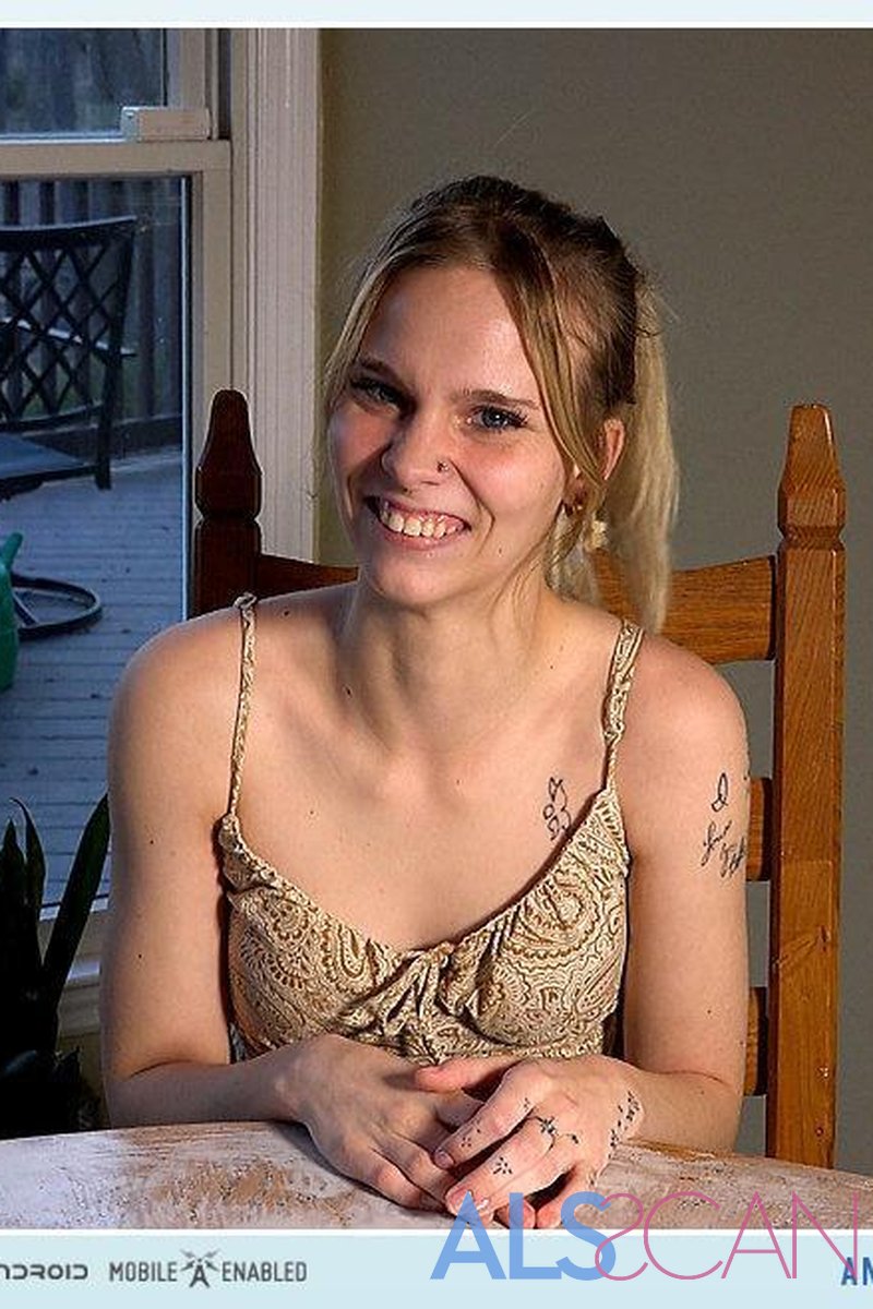 Interview - Screenshot 1 of 4 - Behind The Scenes