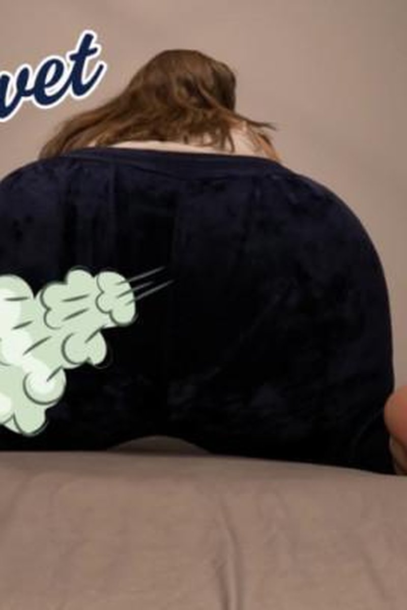Blue Velvet Bubbly Ass Farts - Screenshot 1 of 4 - Amateur