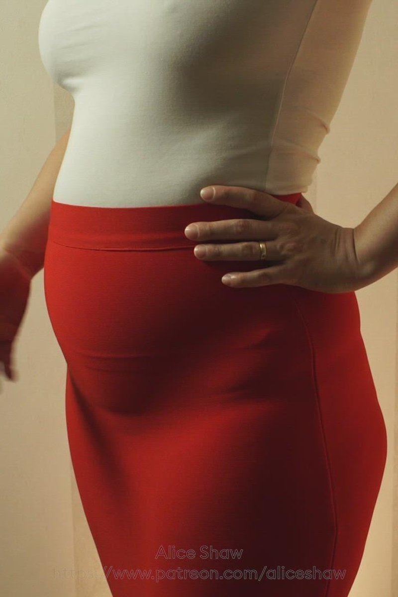 So Round Office Look Again - Screenshot 1 of 4 - Bloated