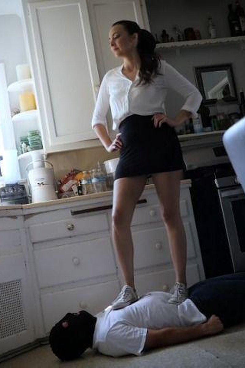 Converse Trampling - Screenshot 1 of 4 - Foot Fetish