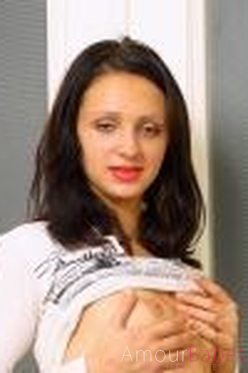 Karry - Screenshot 1 of 4 - Babes