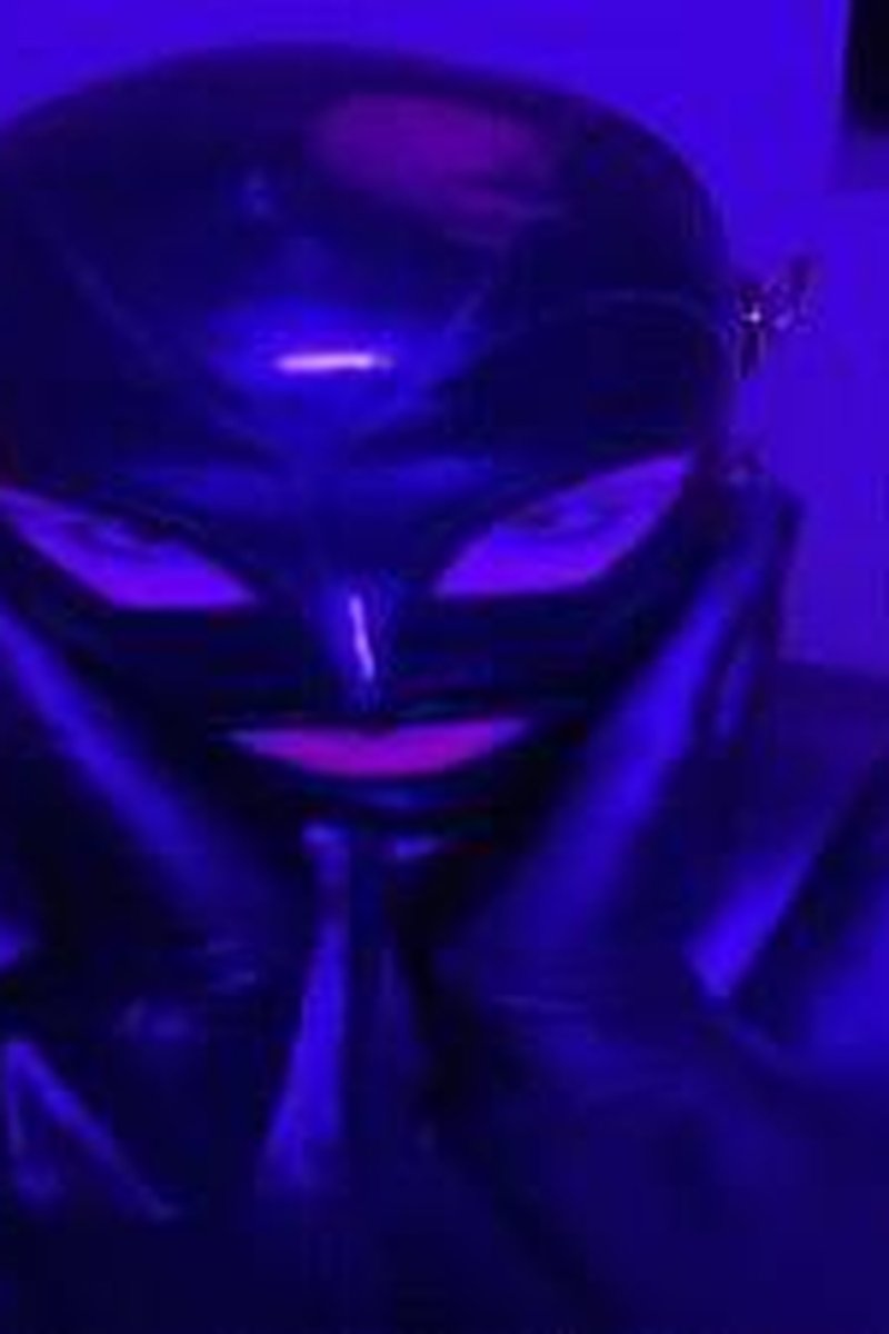 Feeling Blue - Screenshot 1 of 4 - Babes