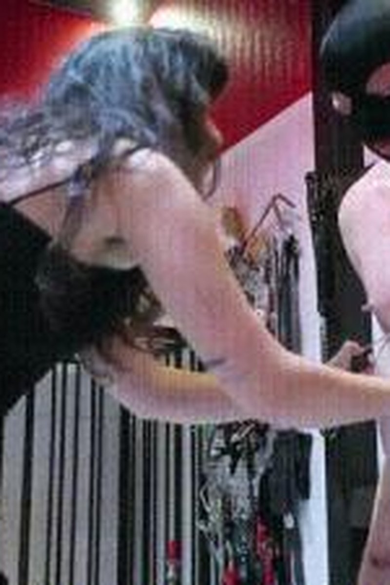 Pulled Pork Claws - Screenshot 1 of 4 - BDSM
