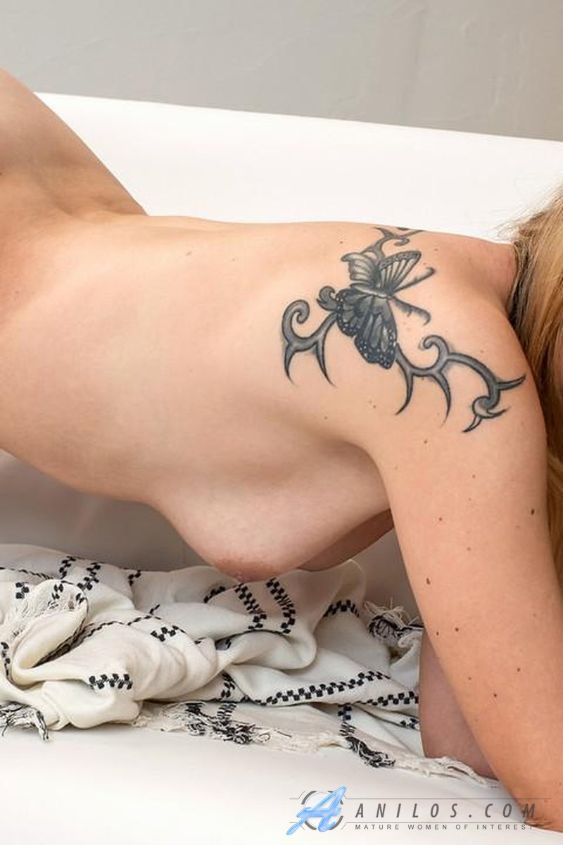 Self Arousal - Screenshot 1 of 4 - Blond Hair