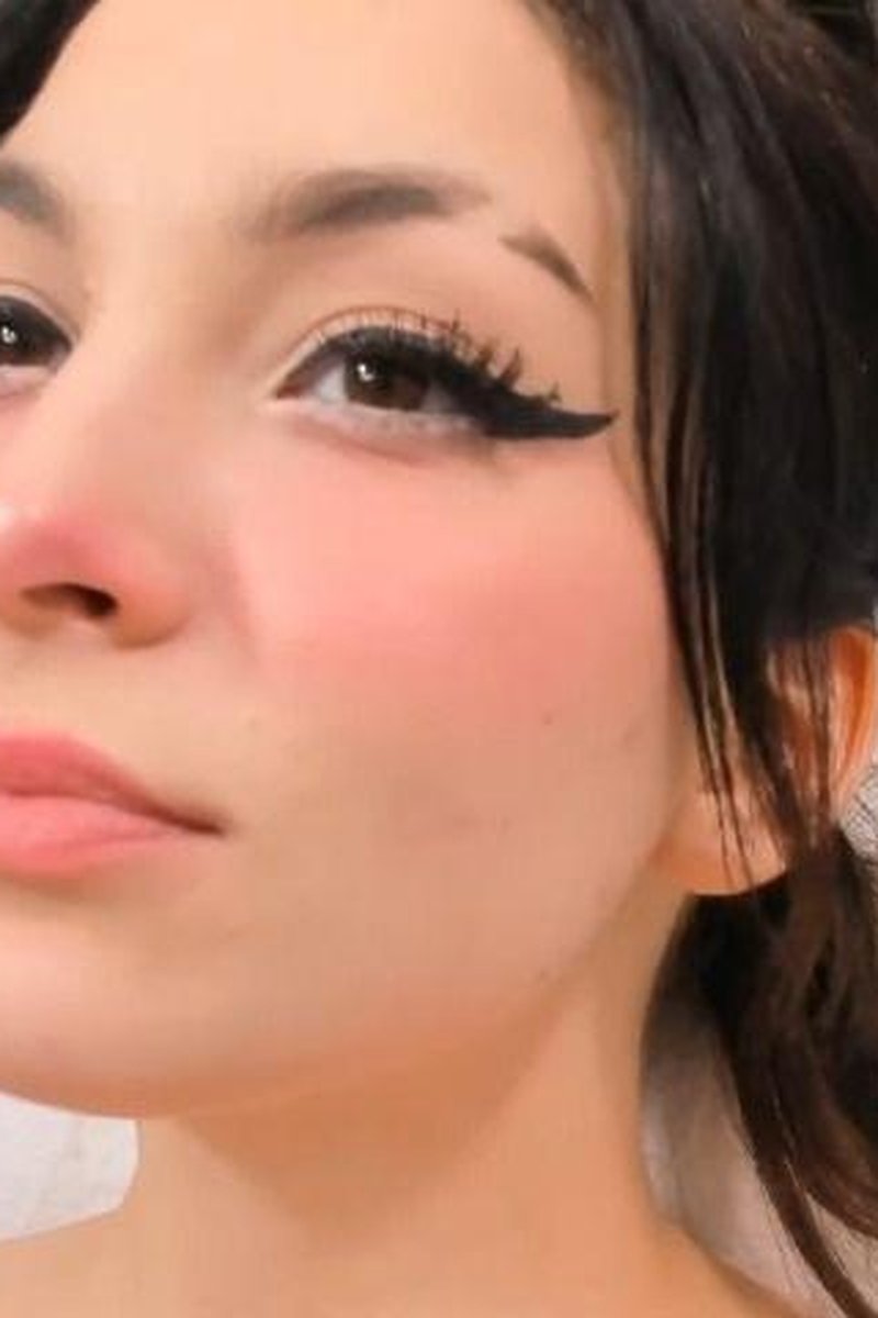 Nose Picking - Screenshot 1 of 4 - Eye Contact