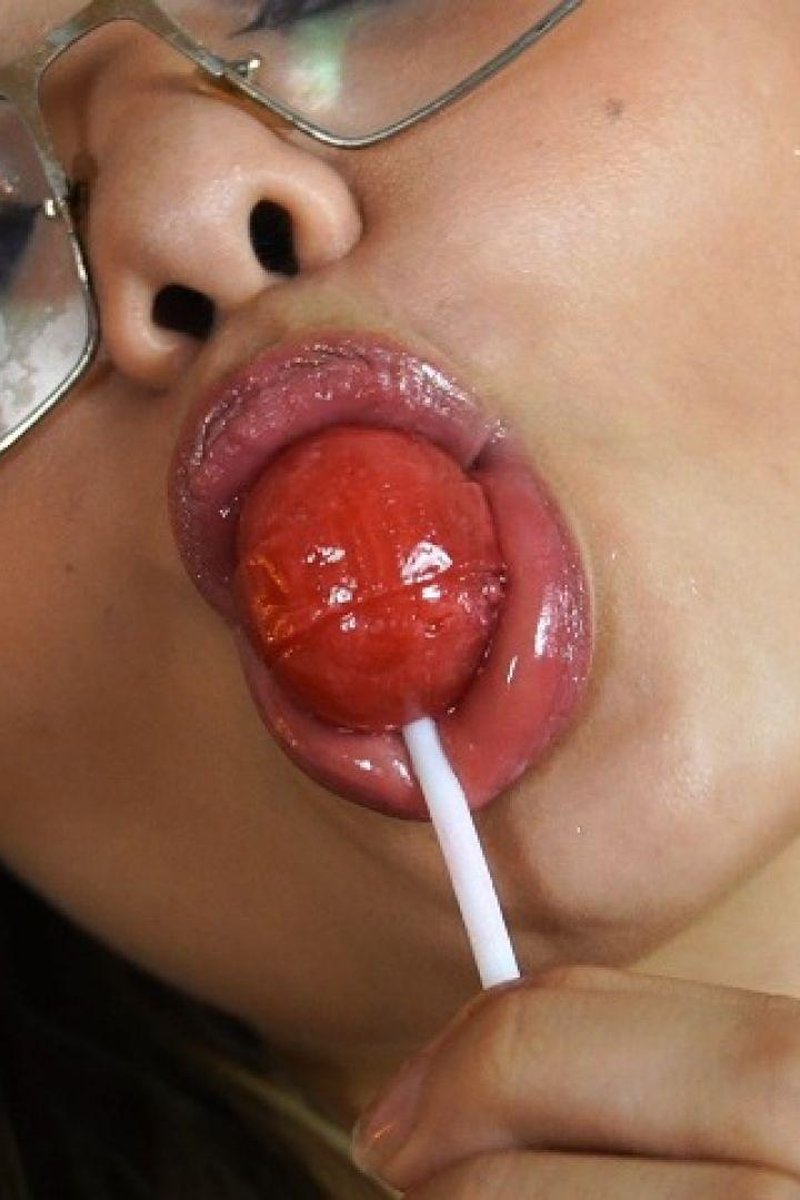 Sugar Lips - Screenshot 1 of 4 - Face Fetish
