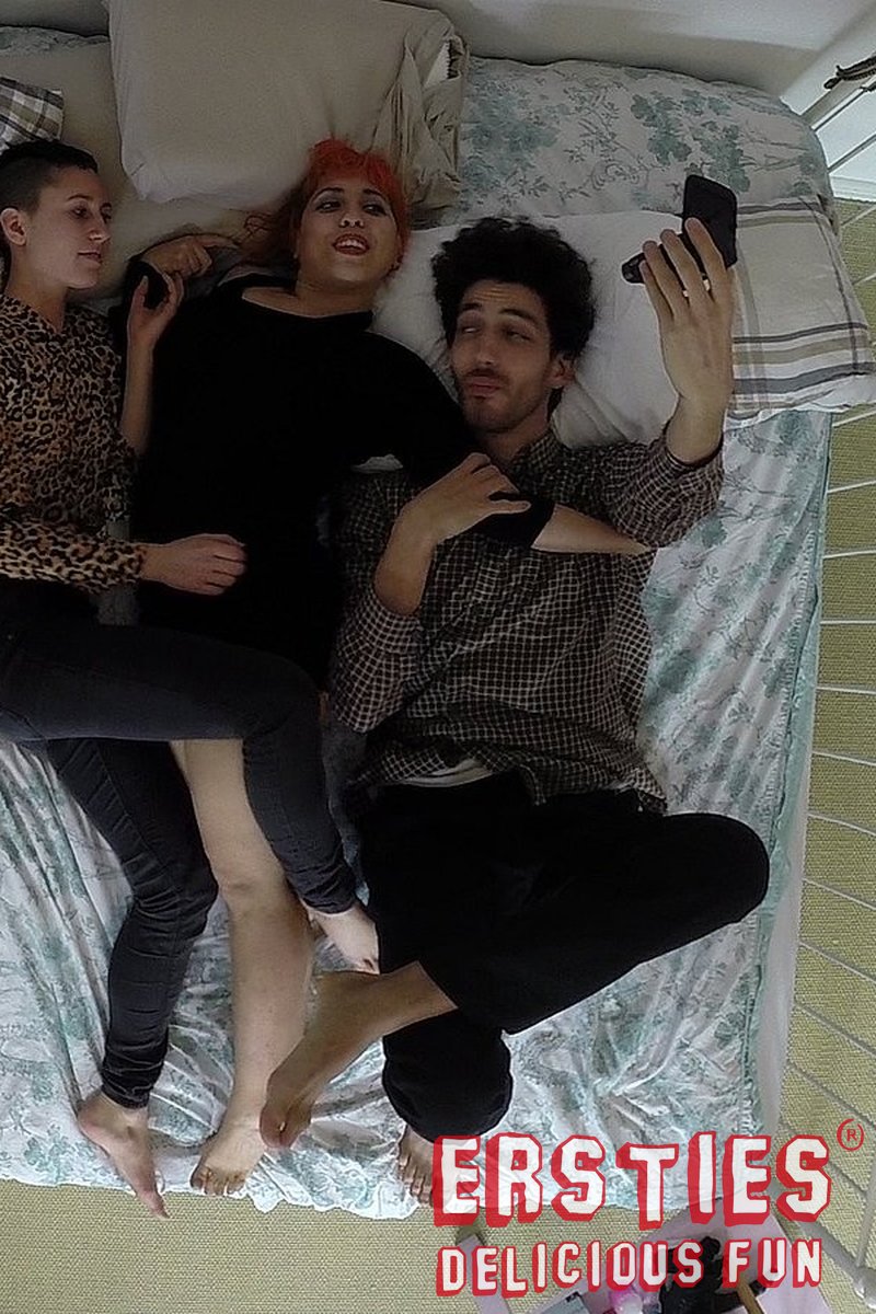 Lustery: Funny Threesome - Screenshot 1 of 4 - Brown Hair