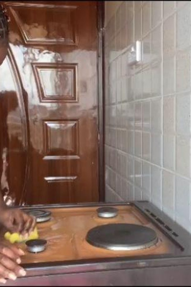 Cleaning Kitchen - Screenshot 1 of 4 - Cleaning
