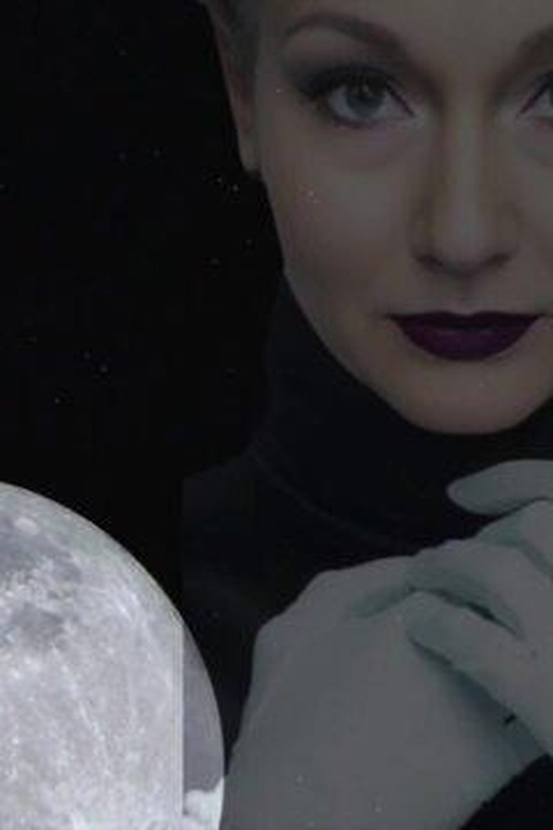 Week Two: Manipulation And Attraction - Screenshot 1 of 4 - Leggings