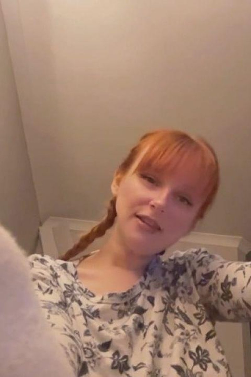 White Socks Slave - Screenshot 1 of 4 - Sfw