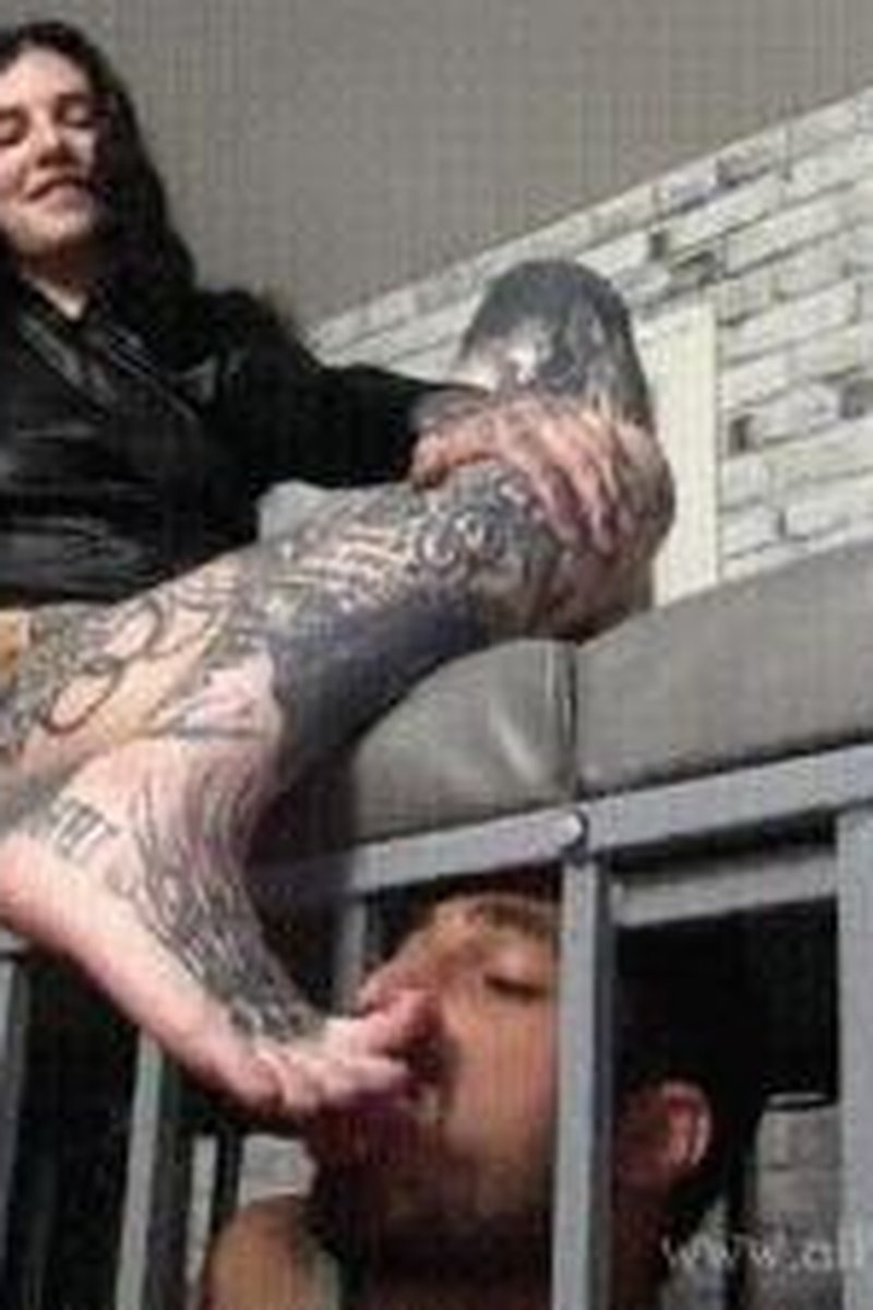 Foot Slave Training - Screenshot 1 of 4 - Findom