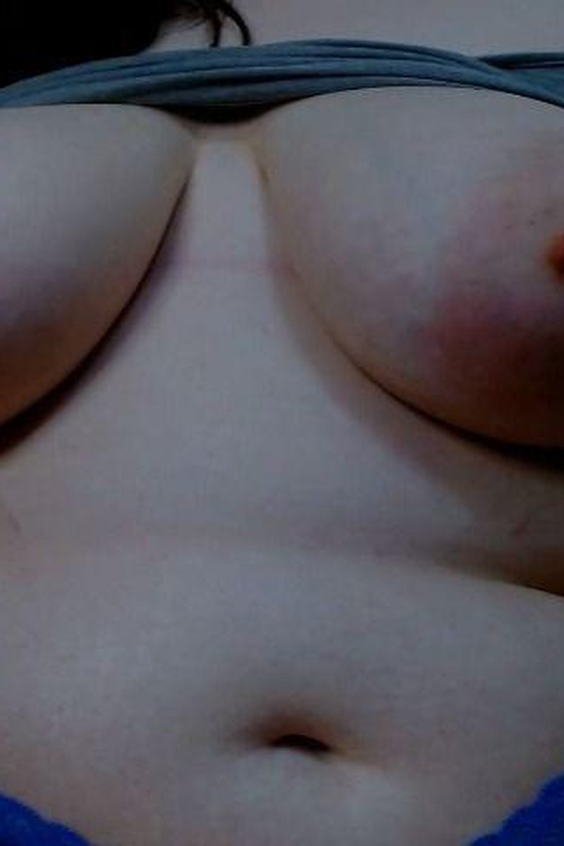 Bouncing Big Tits - Screenshot 1 of 4 - BBW