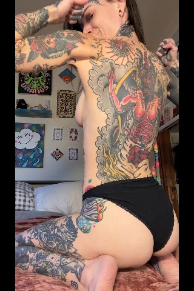 Muscle Flexing Custom - Screenshot 1 of 4 - Body Part Comparison