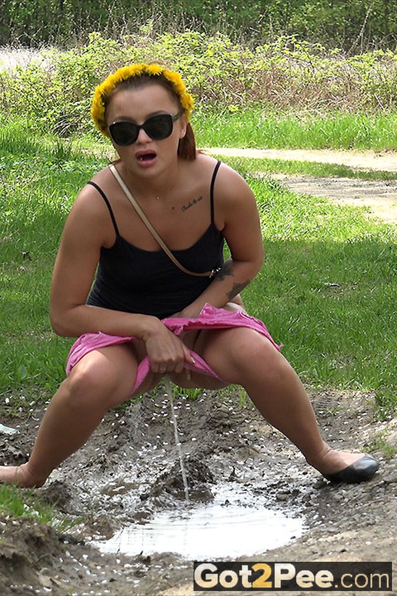 Summer Squatting - Screenshot 1 of 4 - Shorts