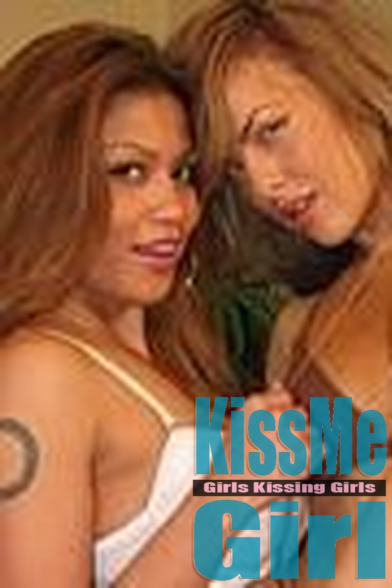 Charmane & Mia - Screenshot 1 of 4 - Kissing