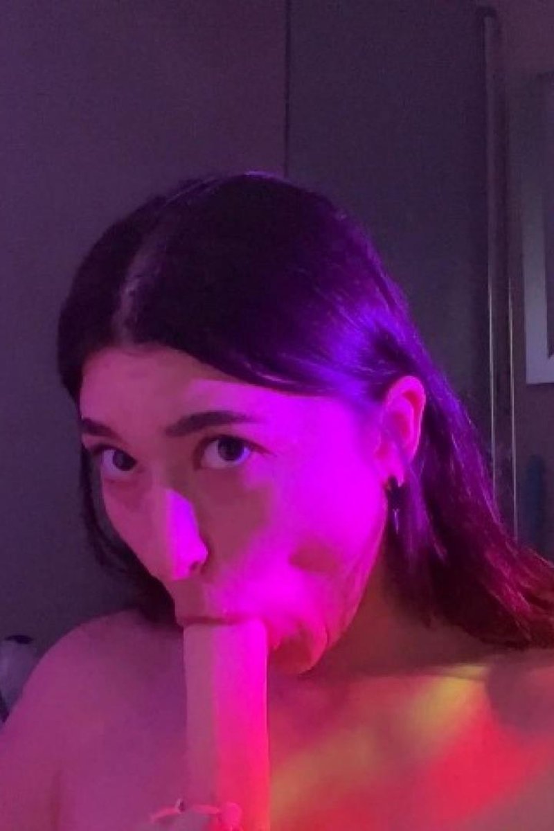 Custom 4 - Screenshot 1 of 4 - Ass Fetish