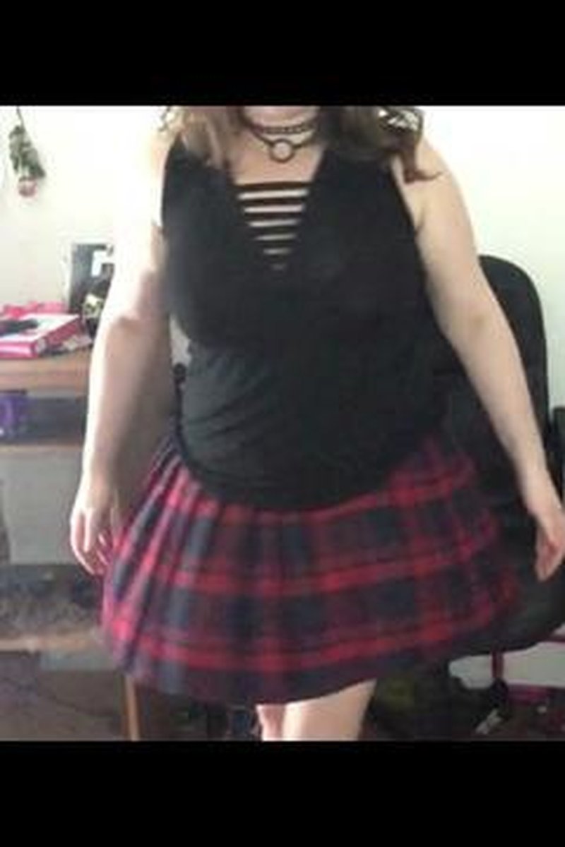 Skirts For Daddy - Screenshot 1 of 4 - Curvy