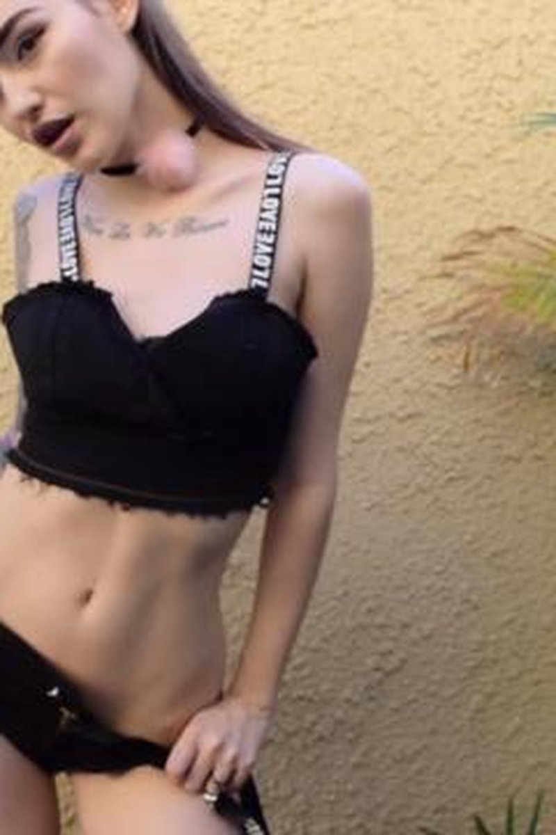 Xo Kindly - Screenshot 1 of 4 - Brown Hair