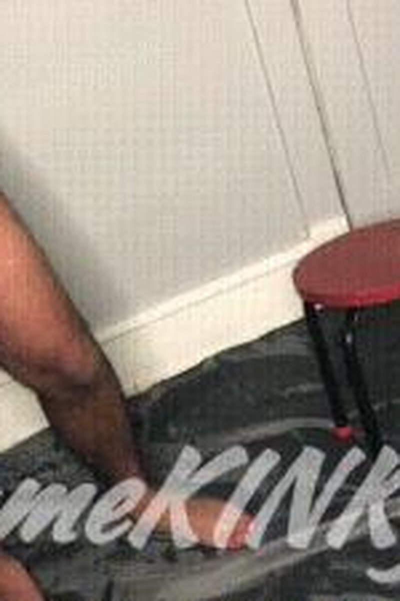 Ebony With 10 In BBC Strap-On - Screenshot 1 of 4 - Anal