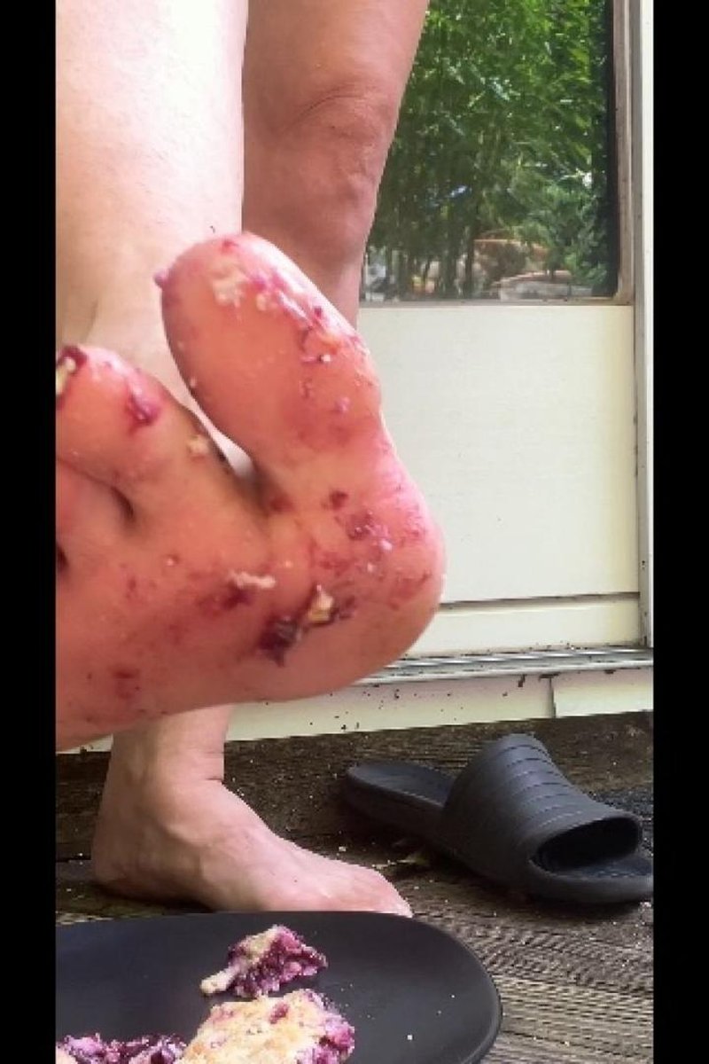 Stepping On Blueberry Pie With Bare Feet - Screenshot 1 of 4 - Crushingfood