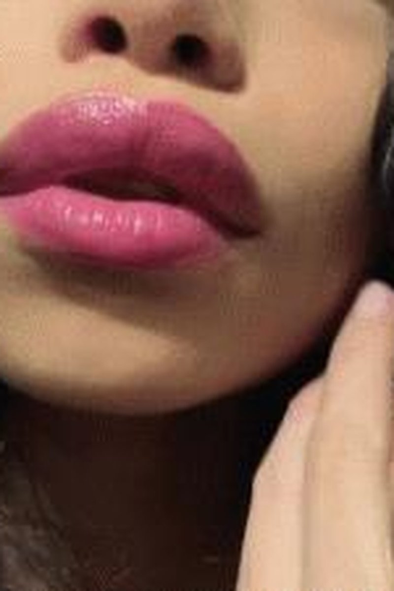 Laqa Lips - Screenshot 1 of 4 - Body Worship