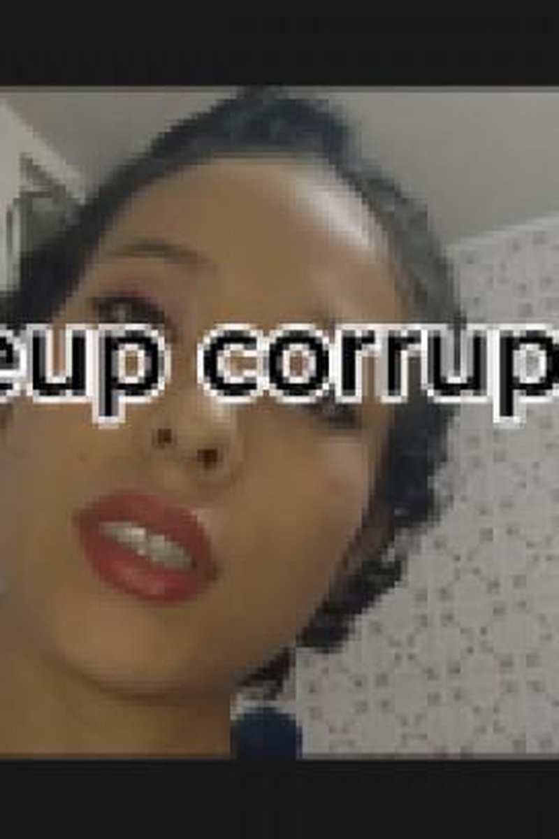 Makeup Part 1 - Screenshot 1 of 4 - Camgirl
