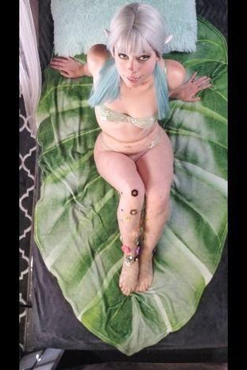 Shy Lil Elf - Screenshot 1 of 4 - Amateur