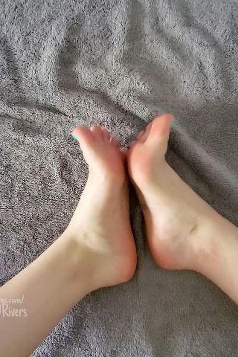 Sensual Toe Wiggling - Screenshot 1 of 4 - Femdom