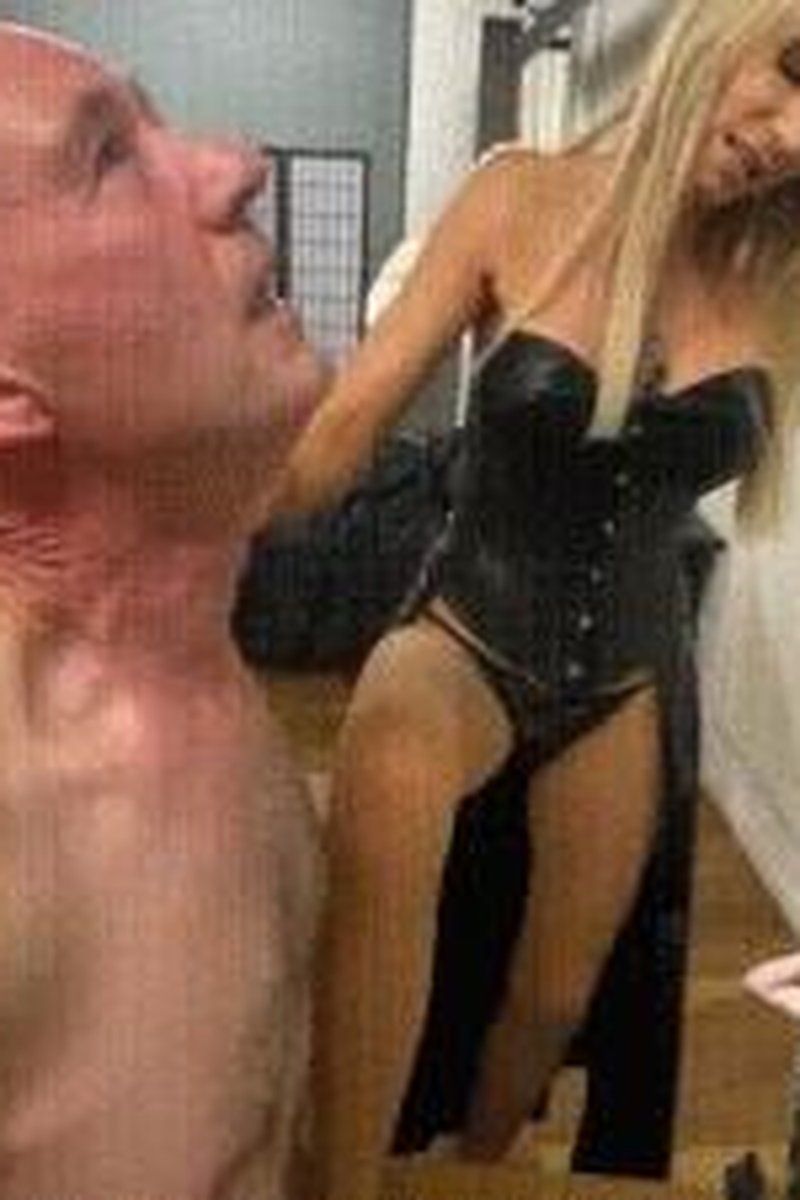 Cock Trample - Screenshot 1 of 4 - Bitch